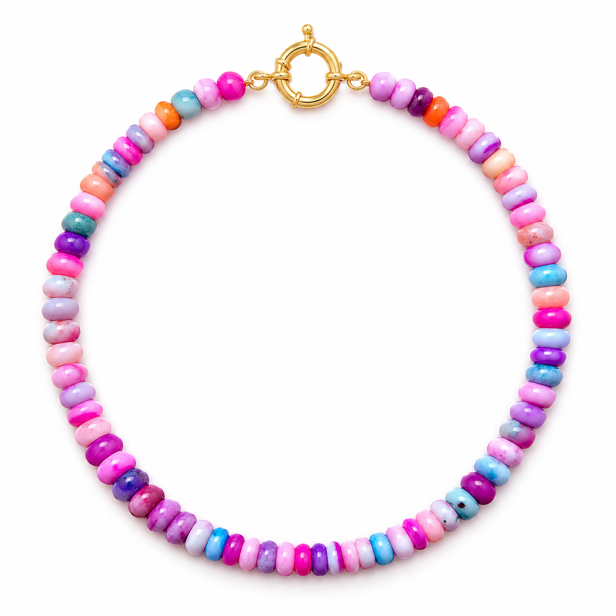 Collar íris multicolor con broche dorado sobre fondo blanco