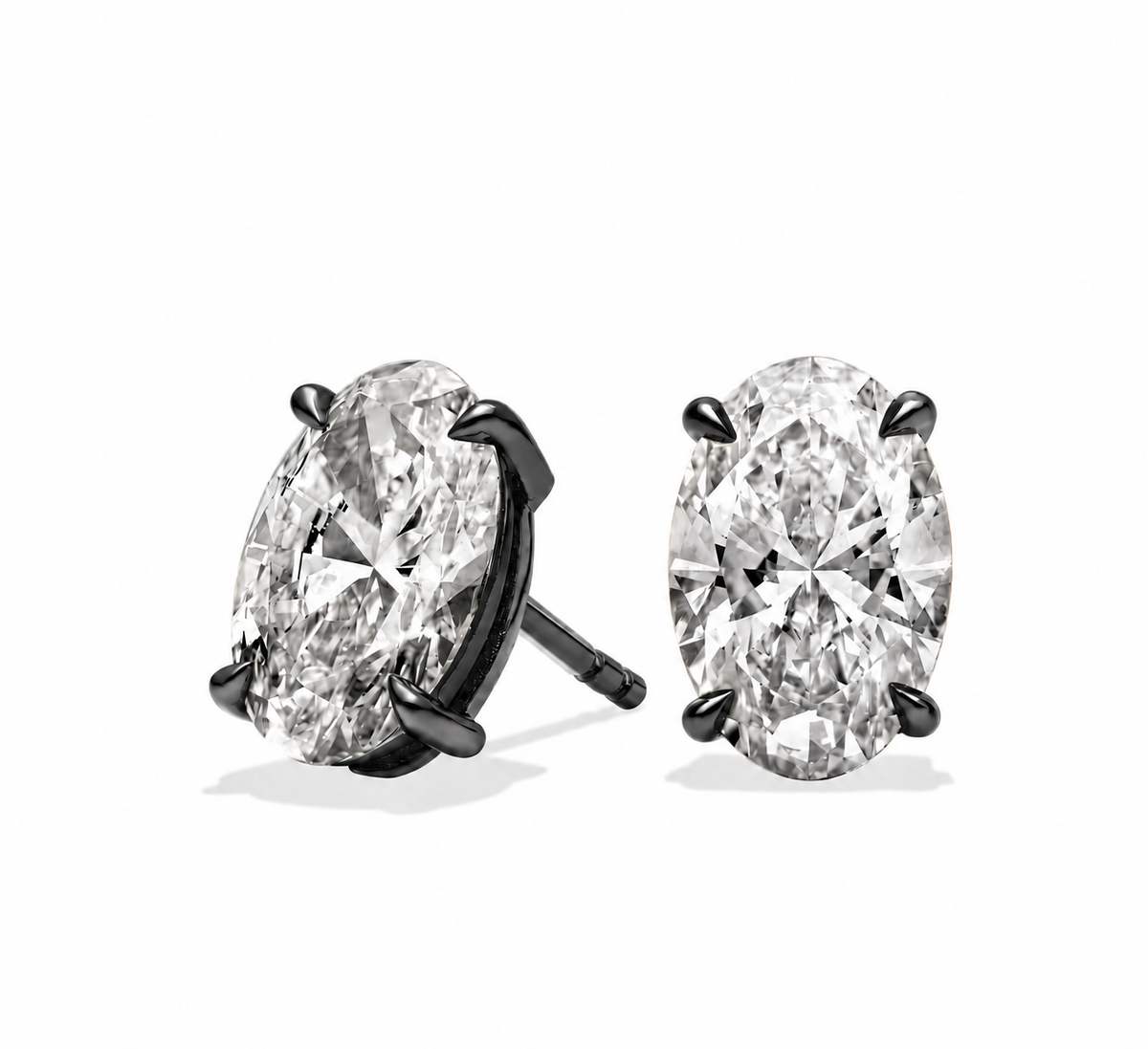Aretes SIA en oro negro sobre fondo blanco